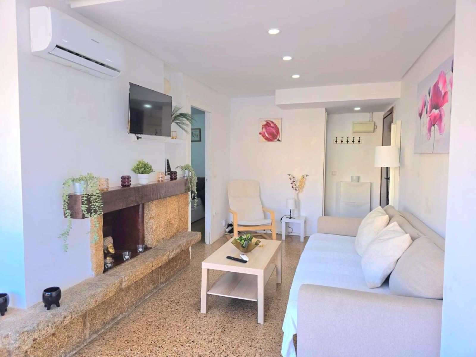 Nogalera Rainbow 2-Bedroom Apartment, Pool And Parking By Namaste Elite Torremolinos Eksteriør bilde