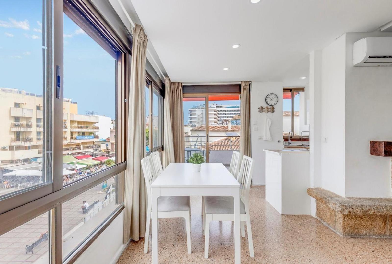 Nogalera Rainbow 2-Bedroom Apartment, Pool And Parking By Namaste Elite Torremolinos Eksteriør bilde