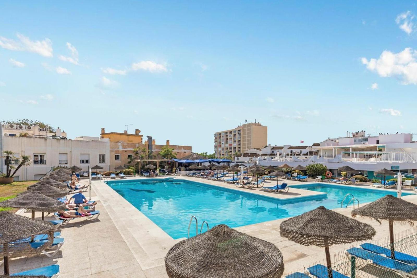 Nogalera Rainbow 2-Bedroom Apartment, Pool And Parking By Namaste Elite Torremolinos Eksteriør bilde