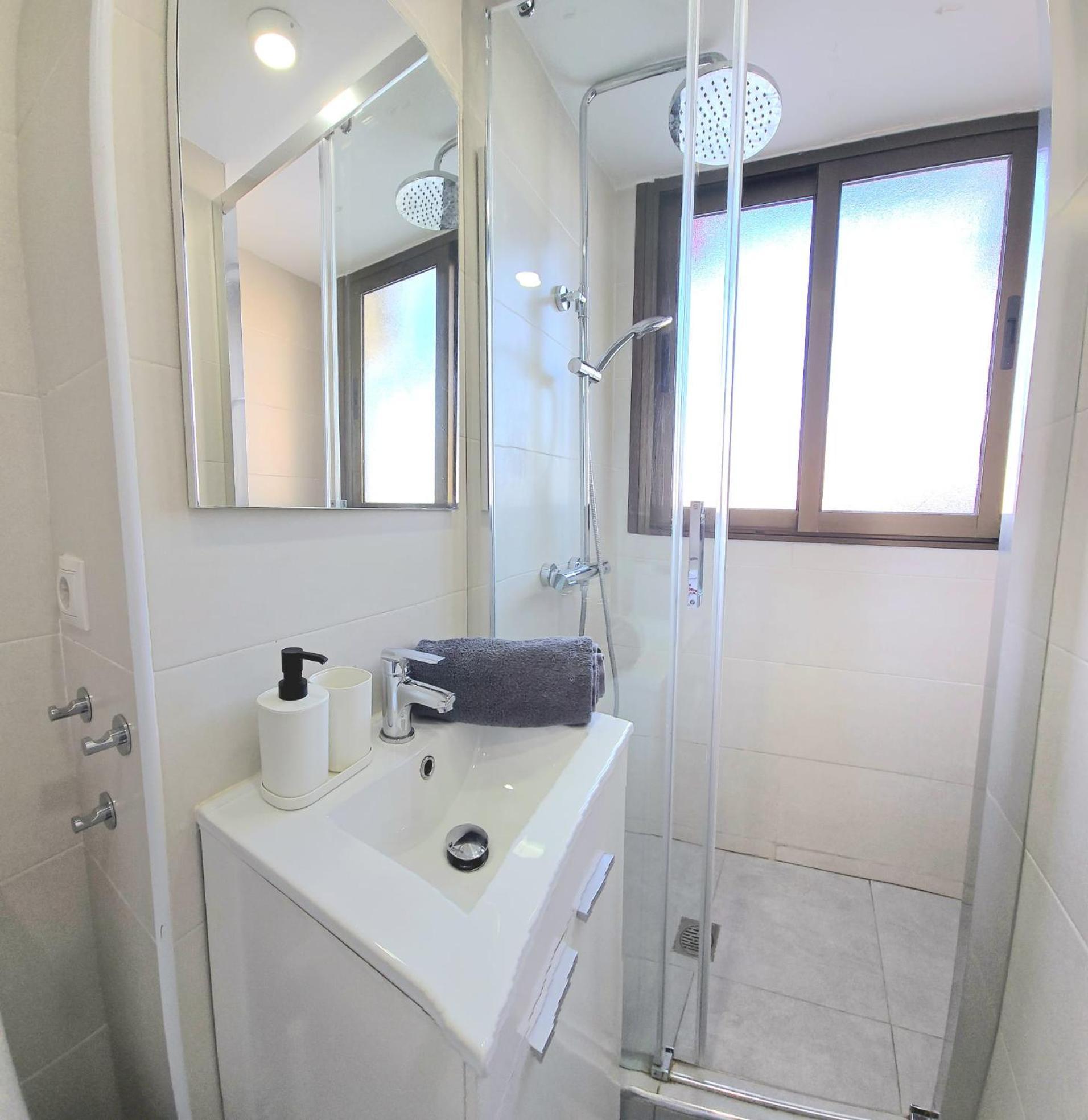 Nogalera Rainbow 2-Bedroom Apartment, Pool And Parking By Namaste Elite Torremolinos Eksteriør bilde