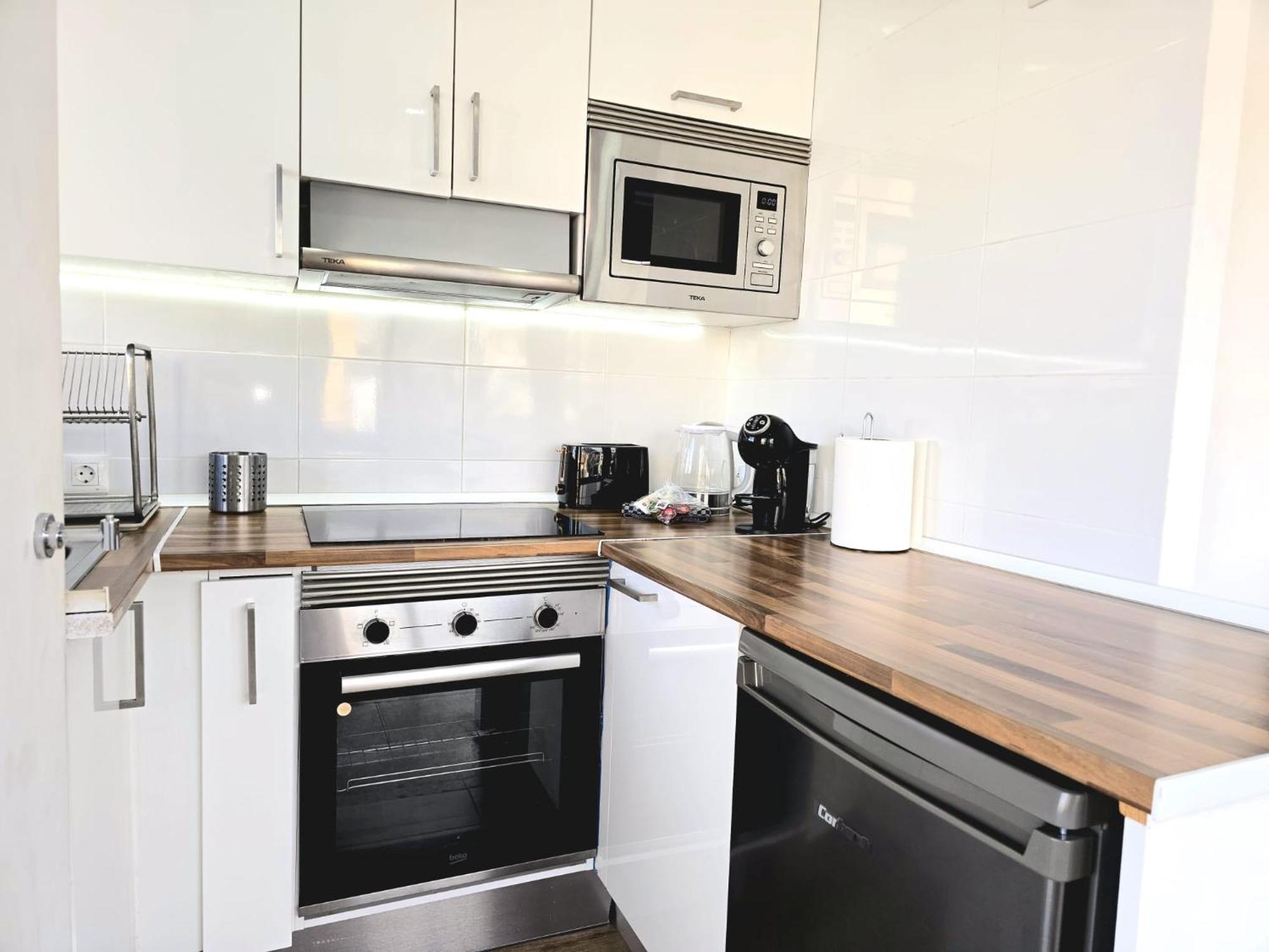 Nogalera Rainbow 2-Bedroom Apartment, Pool And Parking By Namaste Elite Torremolinos Eksteriør bilde