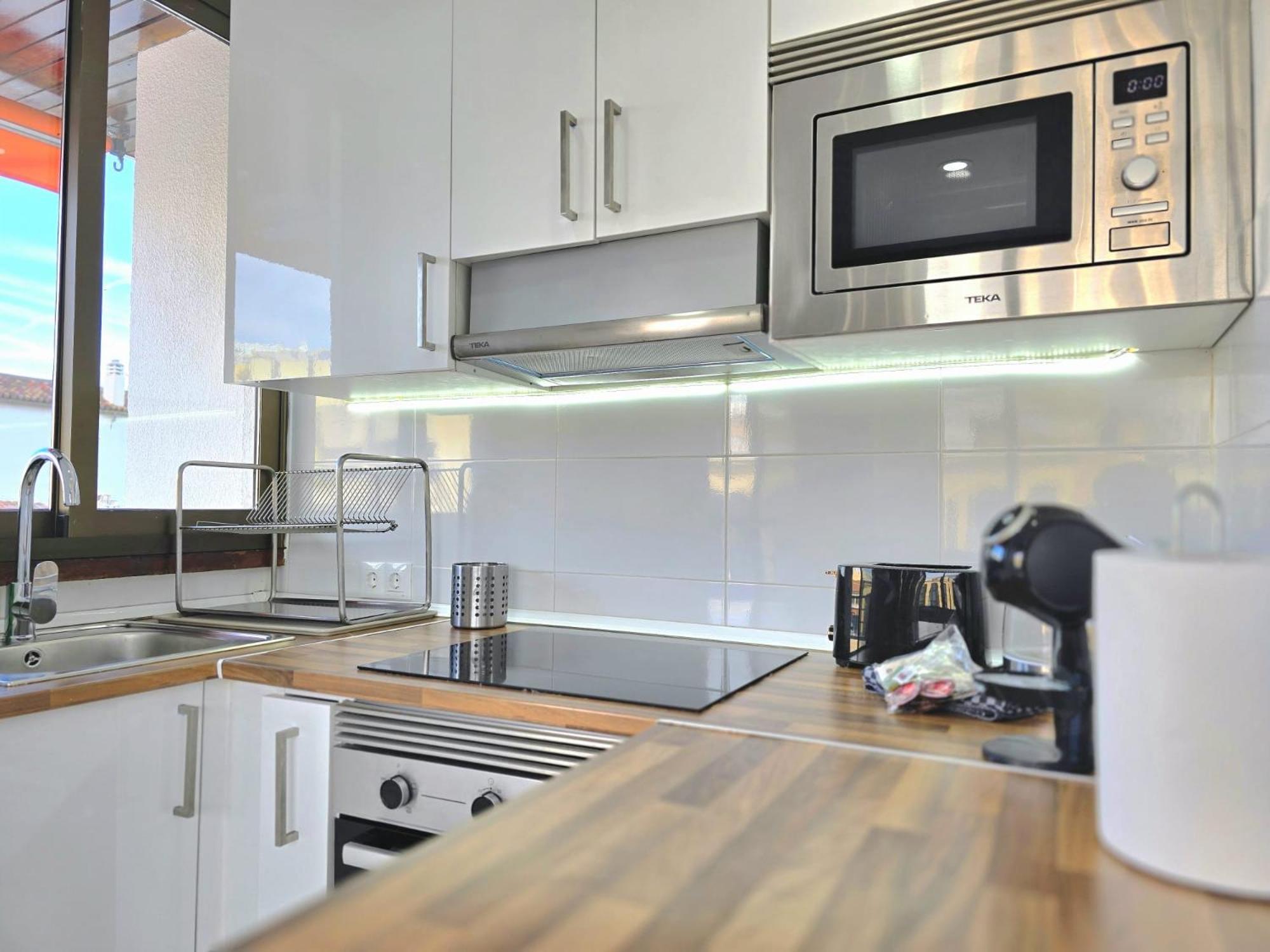 Nogalera Rainbow 2-Bedroom Apartment, Pool And Parking By Namaste Elite Torremolinos Eksteriør bilde